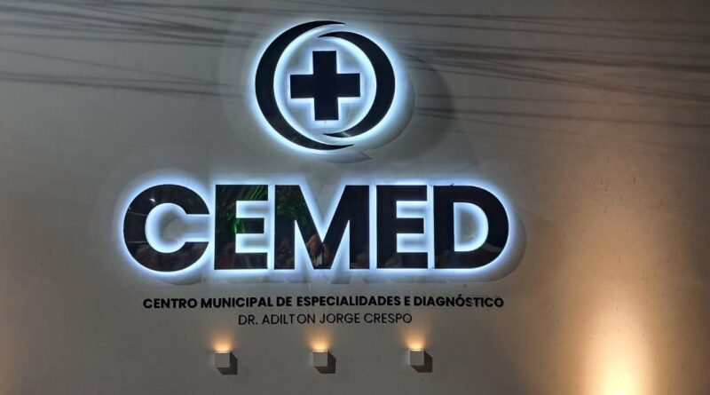 LÉO PELANCA INAUGURA CEMED DIANTE DE MULTIDÃO E ANUNCIA COMPRA DE PRÉDIO DO ANTIGO HOSPITAL